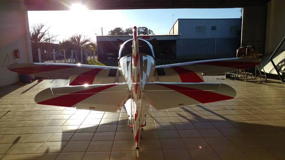 Aeronave CAP10B aguardando para mais um evento.