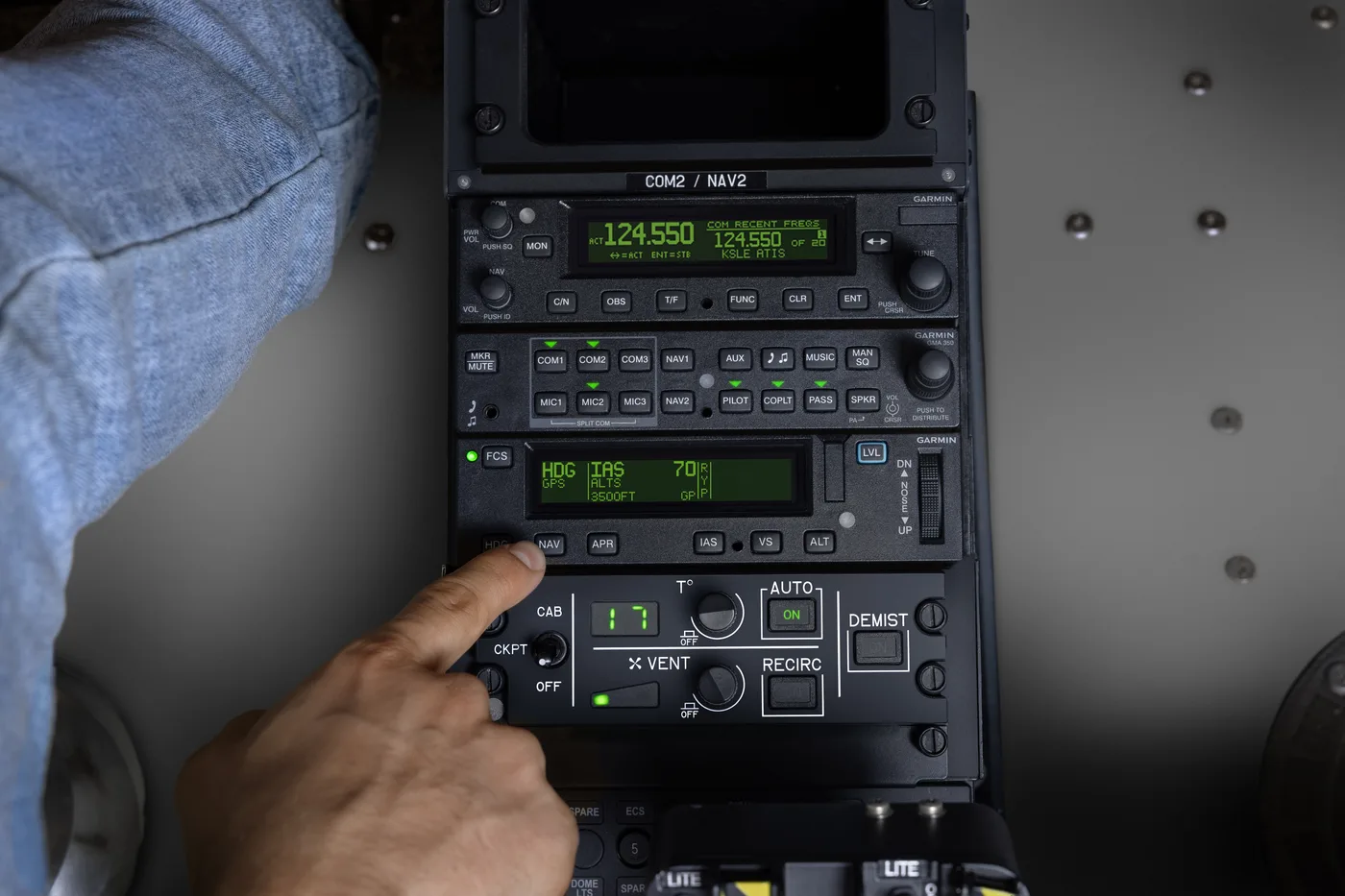 Aviônicos Garmin instalados em painel de aeronave